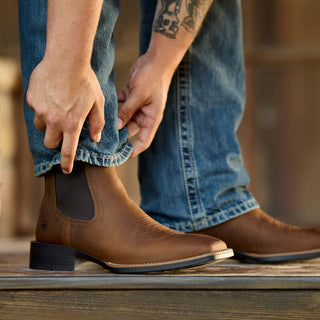 Botín Ariat Booker Chelsea Wide Square Toe Western Distressed Tan Caballero