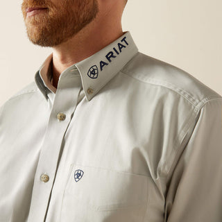 Camisa Ariat Team Logo Twill Classic Fit Silver Navy Caballero