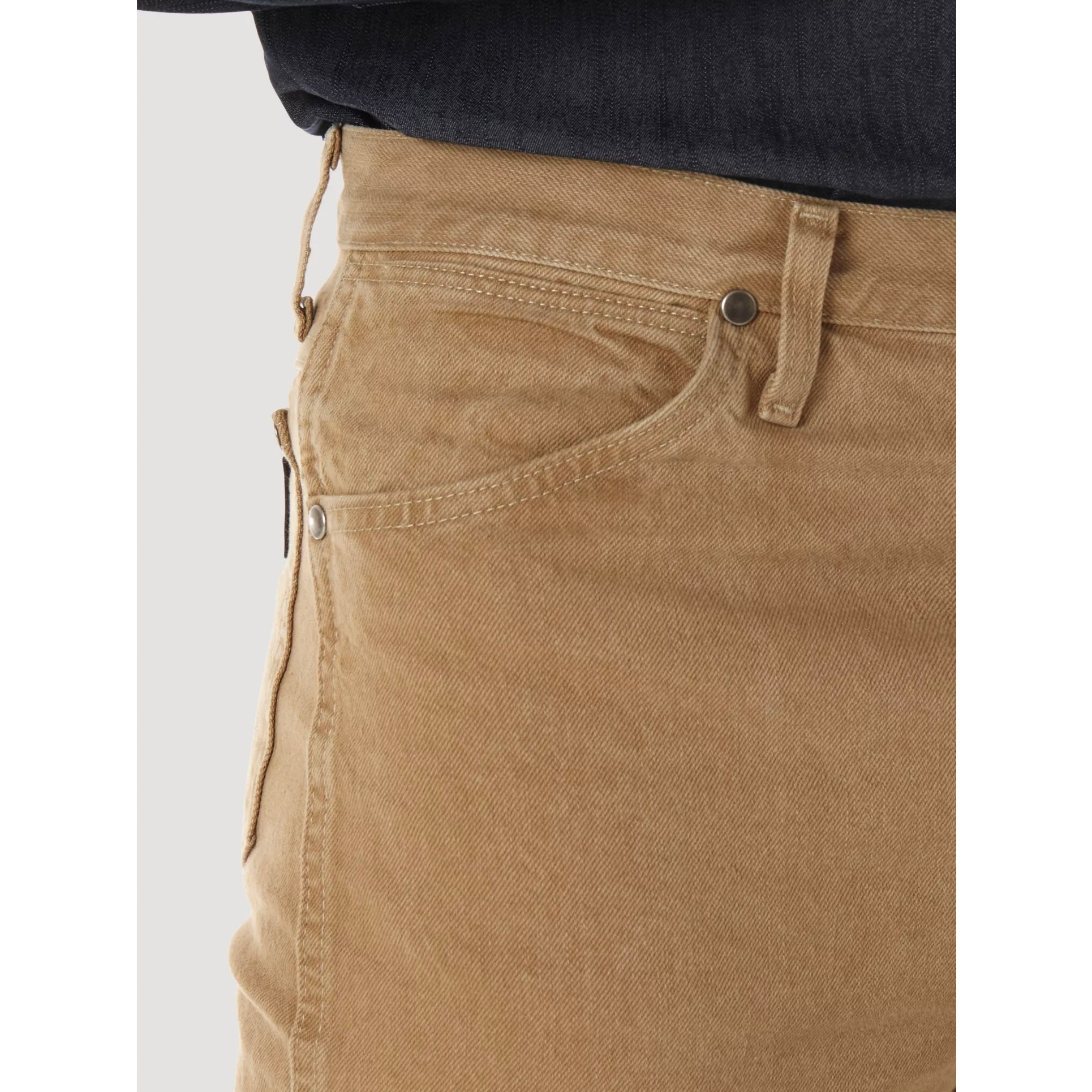 Pantalón Wrangler Corte Vaquero Slim Silver Edition Tan Caballero